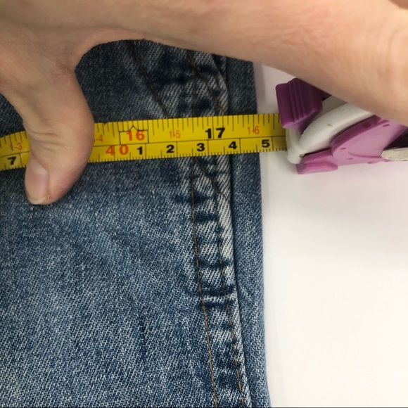 Levi’s VINTAGE Light Wash Bellbottom Jeans Size 30 Waist (Size 5-8 in Women’s) - Picture 8 of 13